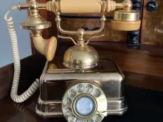 Fastnet bord telefon