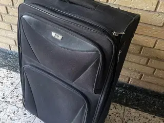 Kuffert med hjul og justerbart trækhåndtag