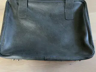 Kuffert i kunstlæder,