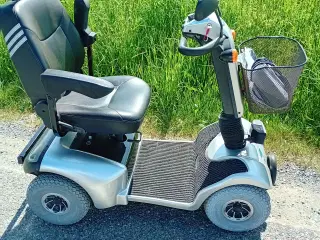 Karma 741 næsten ny 