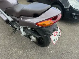 VFR 800 Nysynet og nylakerat og serviceret mm