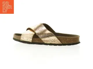 Gyldne sandaler fra Sofie Schnoor (str. 35)