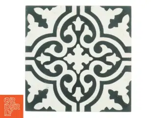 Flise i keramik med mønster (str. 20 cm)
