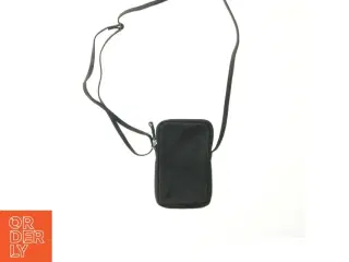Sort skuldertaske, til fx en mobiltelefon. (str. 19x12 cm)