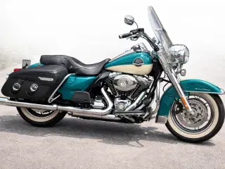 Harley Davidson FLHRC Road King Classic