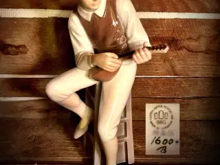 * Bing & Grøndahl; Mandolinspiller (1600)