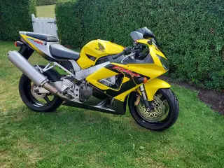 Honda Cbr 900rr fireblade.