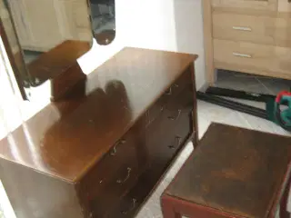Sjælden kommode med 3 spejle, ca 90 år gammel.