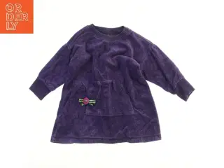 Lilla kjole med lomme og knapdetalje fra Molo (str. 80)