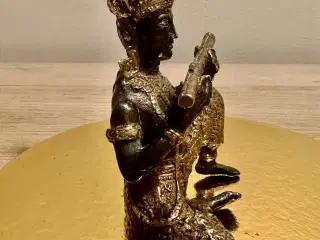 To vintage Buddha figurer af bronze.