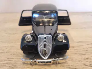 Modelbil: Citroën T.A. 15CV 1938. Skala 1/24.