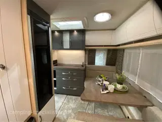 2024 - Hobby De Luxe 400 SFE   Hobby De Luxe 400 SFe ny model 2024 kan nu ses hos Camping -Specialisten.dk