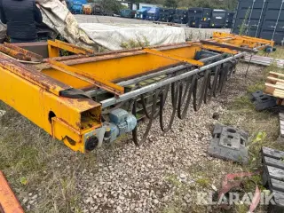 Traværs kran - 3’200 kg.
