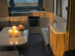 Dejlig rumlig vogn der bliver brugt for lidt.