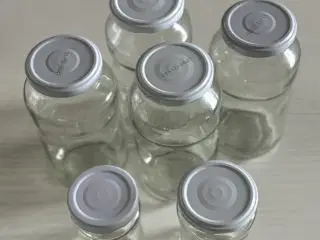  Glas med hvide skruelåg