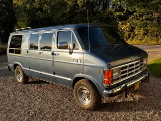 Dodge Ram B250