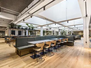 Moderne kontor på 892 m² med mange faciliteter