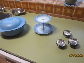 1 stk Tuppeware skål 1 stk Kageopsats 