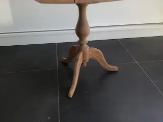 Sidebord afsyret egetræ
