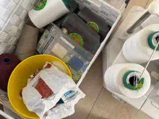 Symaskine, overlocker + tilbehør 