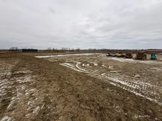 Stor regulær erhvervsgrund på ca. 10.155 m² med god tilkørsel