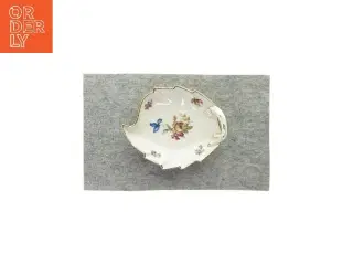Dekorativt fad  fra Bucka&Nissen (str. LB:24x19cm)