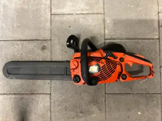 Motorsav med ny klinge.