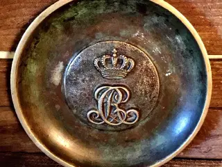 * Gammelt fad - i Tinos bronze