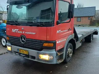 Lastbil med knæklad 