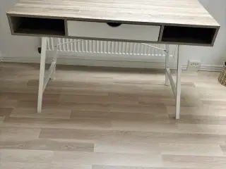 Skrivebord 