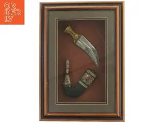 Dekorativ kniv i ramme (str. 52,5x37,5 cm)