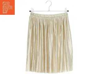 Plisseret nederdel i beige fra H&M (str. 116)