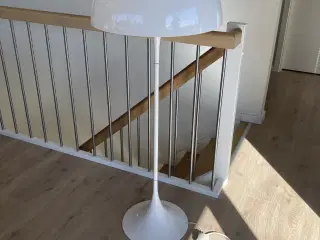 Panthella gulvlampe sælges