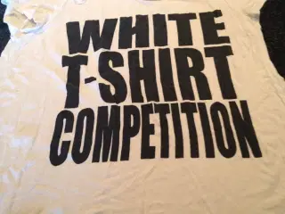 Hvid t-shirt str. 36