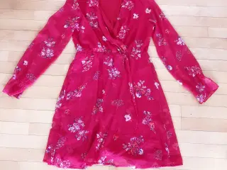 Vero Moda skøn rødblomstret kjole str M