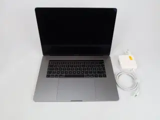 Apple MacBook Pro 15,4" IPS i7-8750H