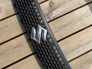 Original Suzuki Swift grill sælges