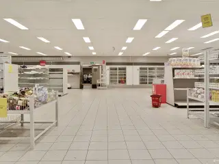 Flot butik, nabo til Superbrugsen - Bemærk prisen!