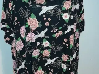 T shirt med flot print af duer/blomster str. 4XL