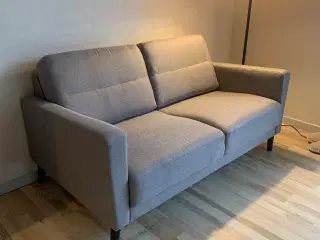 2. Pers. Sofa (lys brun)