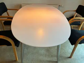 Spisebord og stole