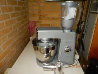 Kenwood røremaskine incl. blender, fin stand