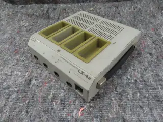 Oplader til 4 Batterier - I.D.K LX-4a (MOMSFRI)