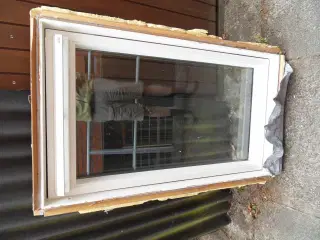 VELUX-VINDUE 70X120 CM. Ovenlysvindue