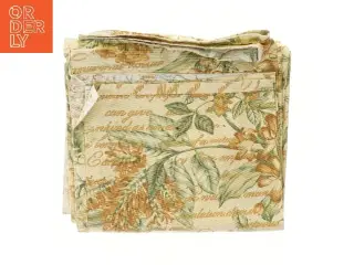 Borddug med blomsterprint (str. 246x136 cm)