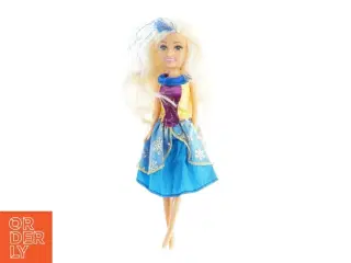 Dukke med farverig kjole (str. 27 cm)