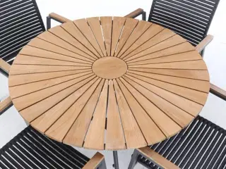 Havebord samt fire stole