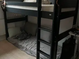 Flexa mellemhøj seng mørk med stige