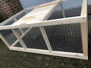 LØBEGÅRD bred og rummelig.