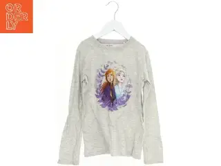 Langærmet grå bluse med motiv fra Disney (str. 134)